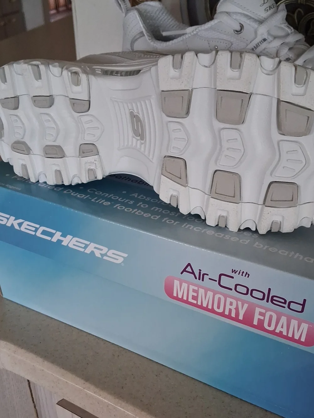 Skechers White Women's D'Lites Chunky Sneakers